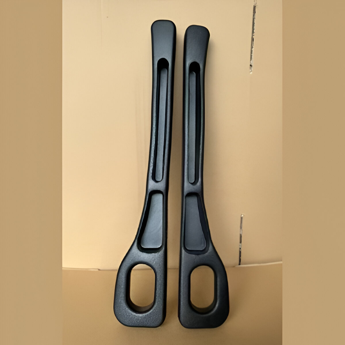 Universalus tarpo užpildas automobiliui – nebebus dingusių daiktų ir erzinančių garsų (2 vienetai)