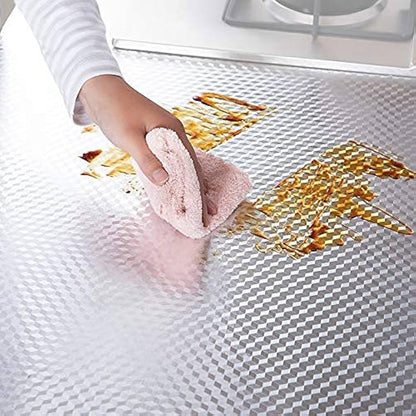 Apsauginė aliuminio folija virtuvei – švarūs paviršiai be riebalų ir dėmių