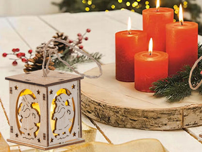 Medinė kabinama Kalėdinė LED žibinto dekoracija su Kalėdų seniu – jauki šviesa ir šventinė atmosfera namuose