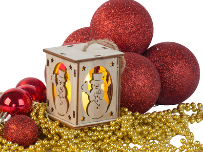 Medinė kabinama Kalėdinė LED žibinto dekoracija eglutei – jauki šventinė nuotaika jūsų namams