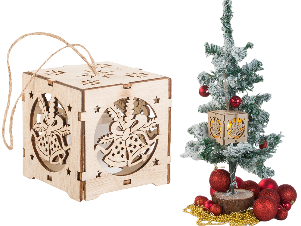 Medinė kabinama Kalėdinė LED žibinto dekoracija su varpeliais – jauki šventinė šviesa namams